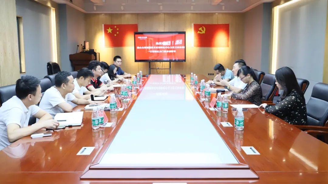 熱烈歡迎佛山全球創(chuàng)新技術應用轉(zhuǎn)化中心主任王向東教授一行蒞臨億合門窗參觀指導